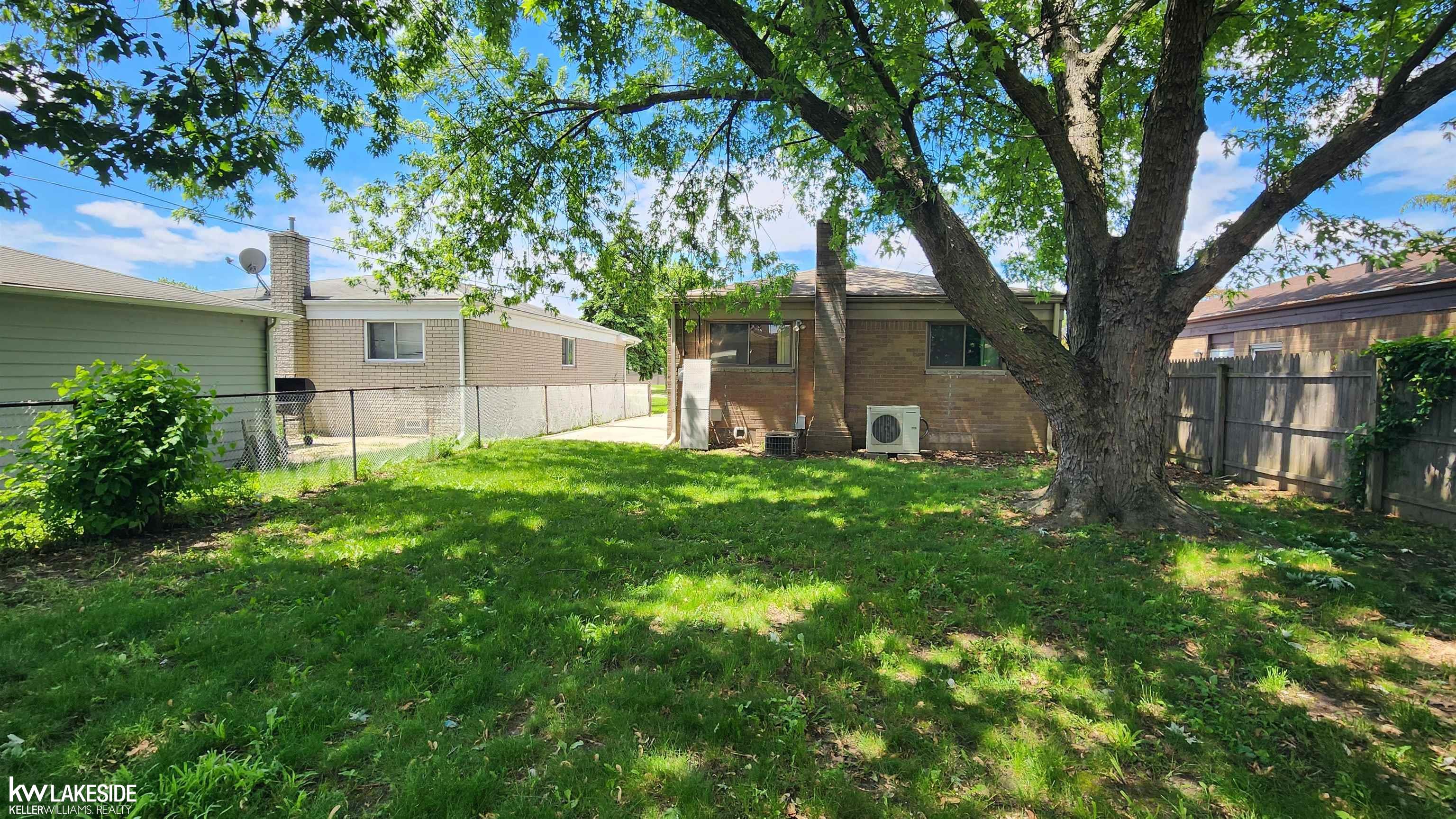22010 Kelly Road Eastpointe, MI 48021 - Photo 5 of 35 50143827-85361bf1-9c56-42c8-acf4-a8fd4ce20436.JPG