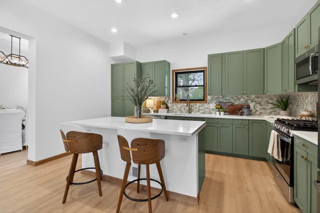 $399,900 | 7900 Napoleon Road, Jackson, MI 49201