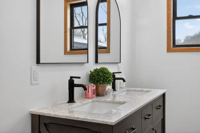 $399,900 | 7900 Napoleon Road, Jackson, MI 49201