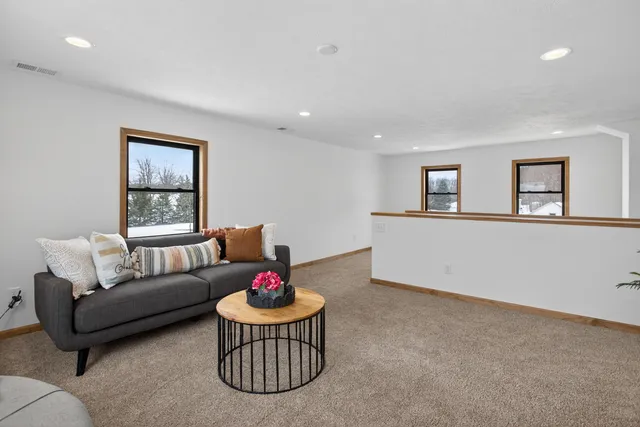 $399,900 | 7900 Napoleon Road, Jackson, MI 49201