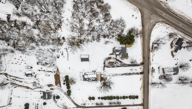 $399,900 | 7900 Napoleon Road, Jackson, MI 49201