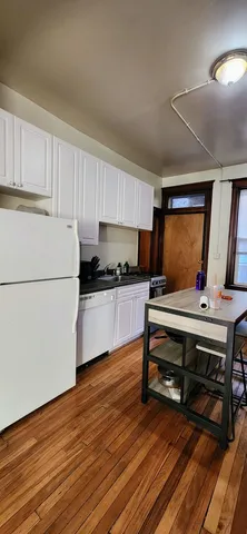 $1,950 | 2152 West Iowa Street, Unit 1, Chicago, IL 60622