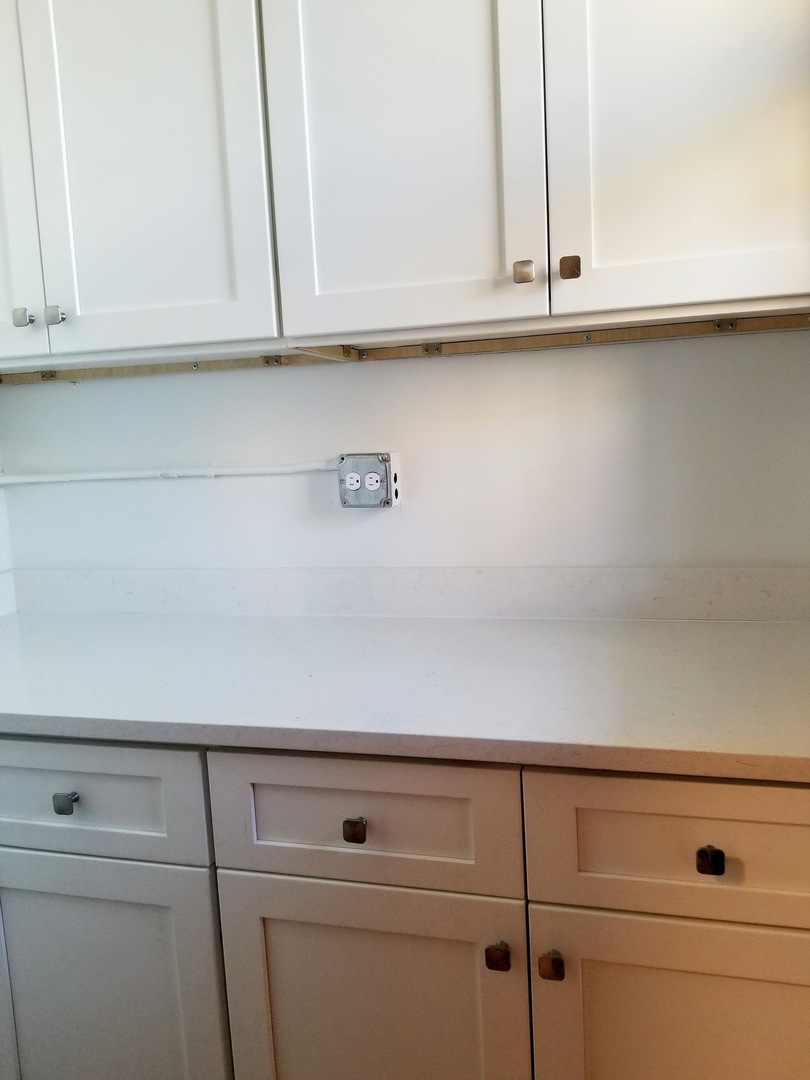 2152 West Iowa Street, Unit 1 Chicago, IL 60622 - Photo 5 of 10 a view of cabinets