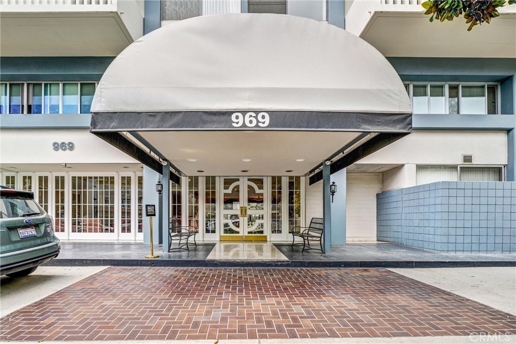 969 Hilgard Avenue, Unit 706 Los Angeles, CA 90024 - Photo 4 of 27 a view of a building with porch