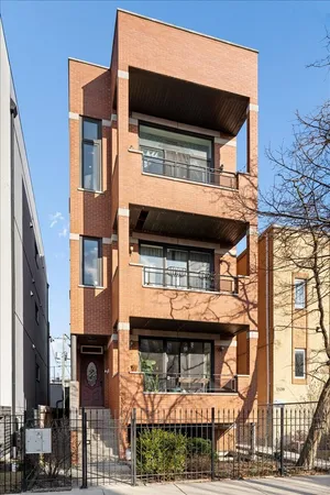 $599,000 | 1541 North Artesian Avenue, Unit 3, Chicago, IL 60622