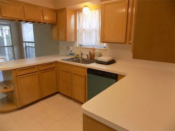 $2,100 | 22623 River Birch Drive, Tomball, TX 77375
