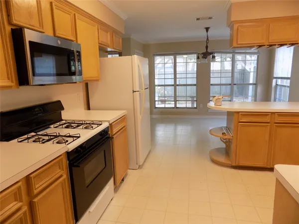 $1,950 | 22623 River Birch Drive, Tomball, TX 77375