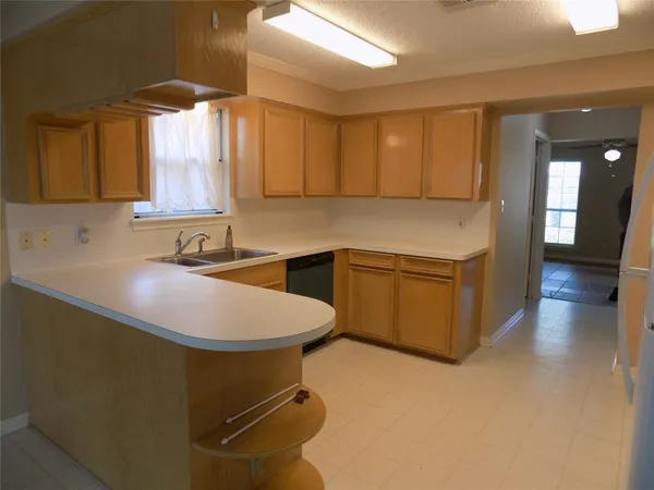 $2,100 | 22623 River Birch Drive, Tomball, TX 77375