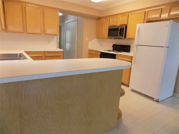 $2,100 | 22623 River Birch Drive, Tomball, TX 77375