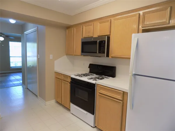 $1,950 | 22623 River Birch Drive, Tomball, TX 77375