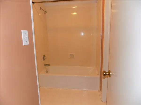 $2,100 | 22623 River Birch Drive, Tomball, TX 77375