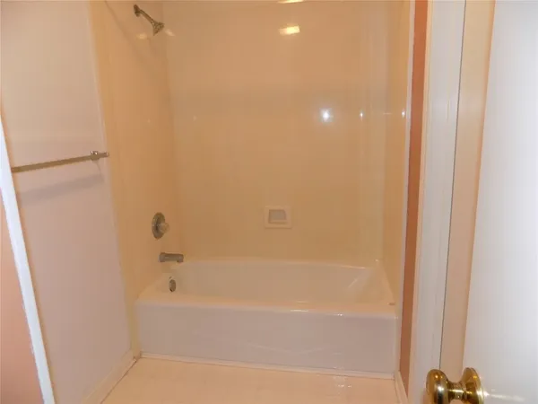 $2,100 | 22623 River Birch Drive, Tomball, TX 77375