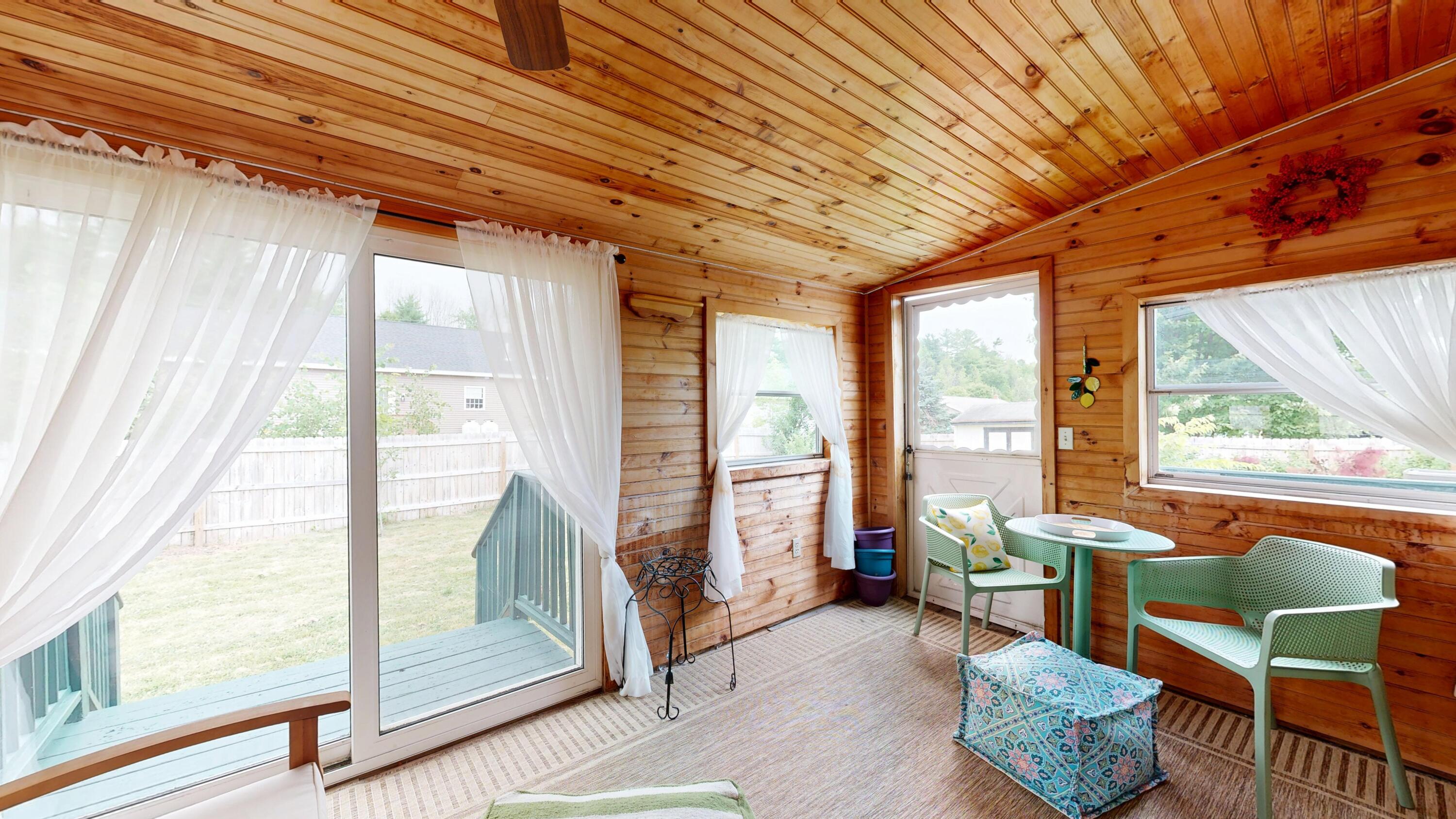 25 Jan's Boulevard Lewiston, ME 04240 - Photo 29 of 56 Sunroom