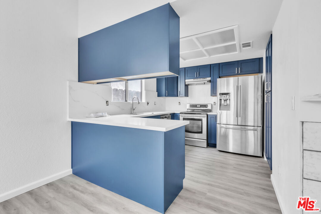 3401 Matterhorn Way Ceres, CA 95307 - Photo 15 of 33 a kitchen with stainless steel appliances a refrigerator and a stove top oven