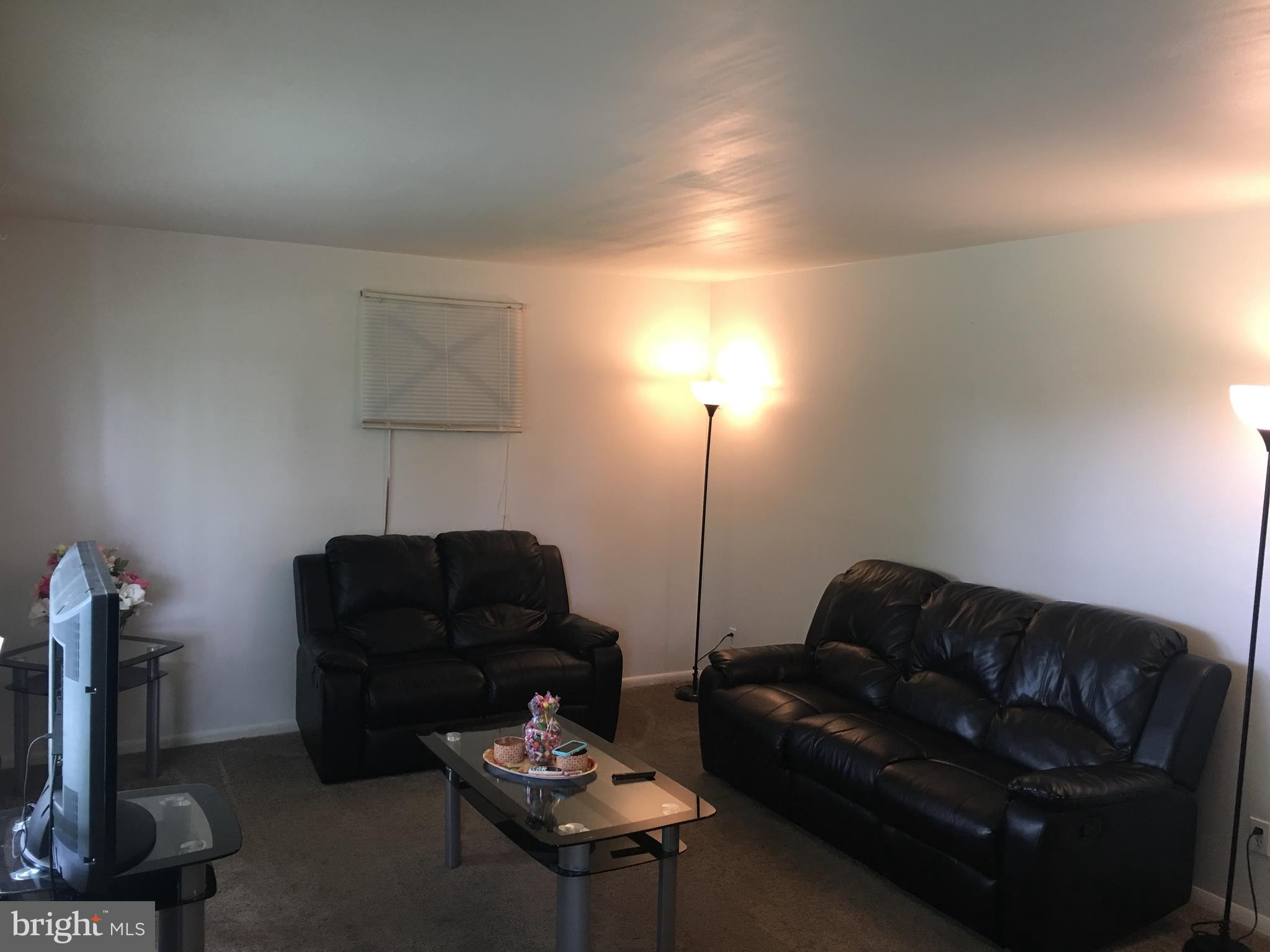 16825 Hardy Road Mount Airy, MD 21771 - Photo 4 of 23 Living Room