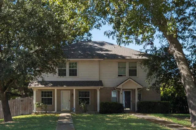 a view of backyard with a tree