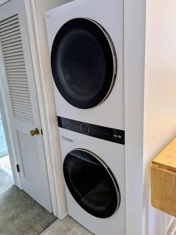 a close up view of a washer and dryer