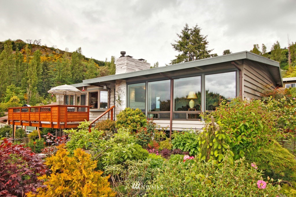 3956 Southwest Arroyo Drive Seattle, WA 98146 - Photo 1 of 25