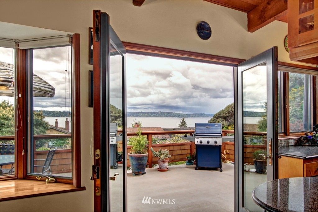 3956 Southwest Arroyo Drive Seattle, WA 98146 - Photo 12 of 25