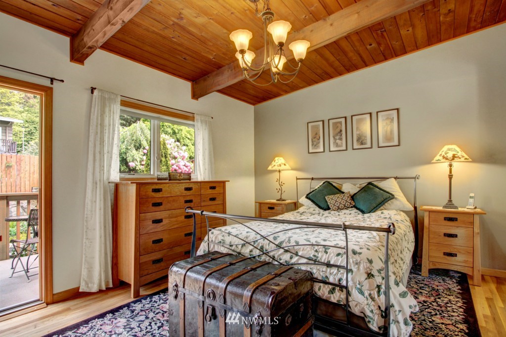 3956 Southwest Arroyo Drive Seattle, WA 98146 - Photo 13 of 25