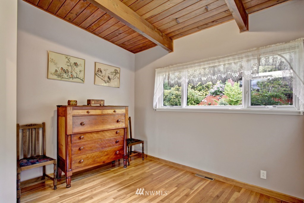 3956 Southwest Arroyo Drive Seattle, WA 98146 - Photo 14 of 25