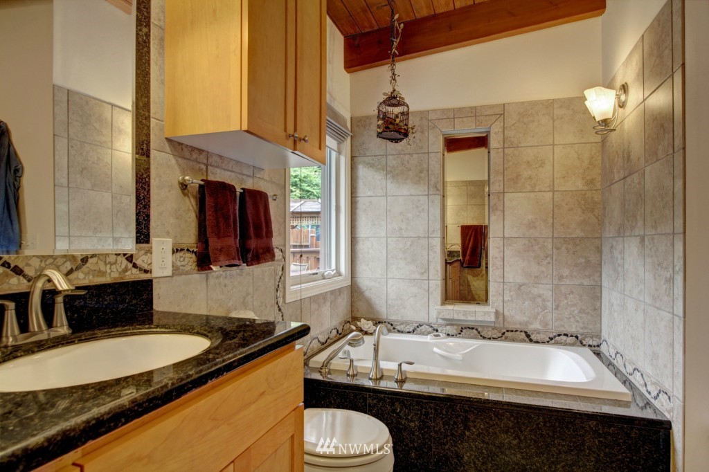 3956 Southwest Arroyo Drive Seattle, WA 98146 - Photo 15 of 25