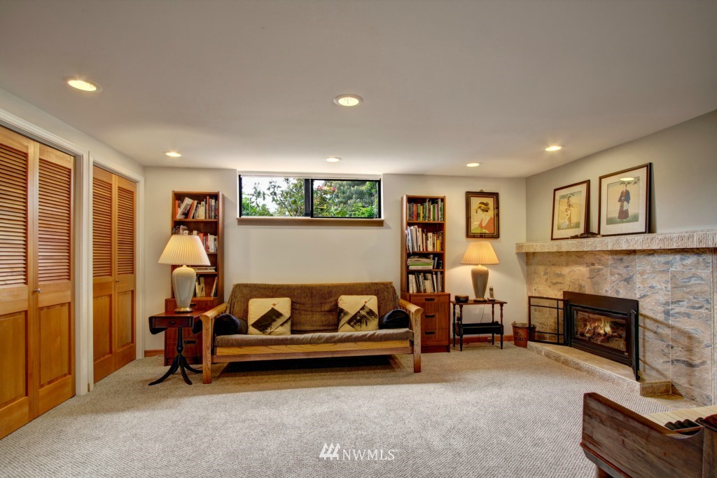 3956 Southwest Arroyo Drive Seattle, WA 98146 - Photo 18 of 25
