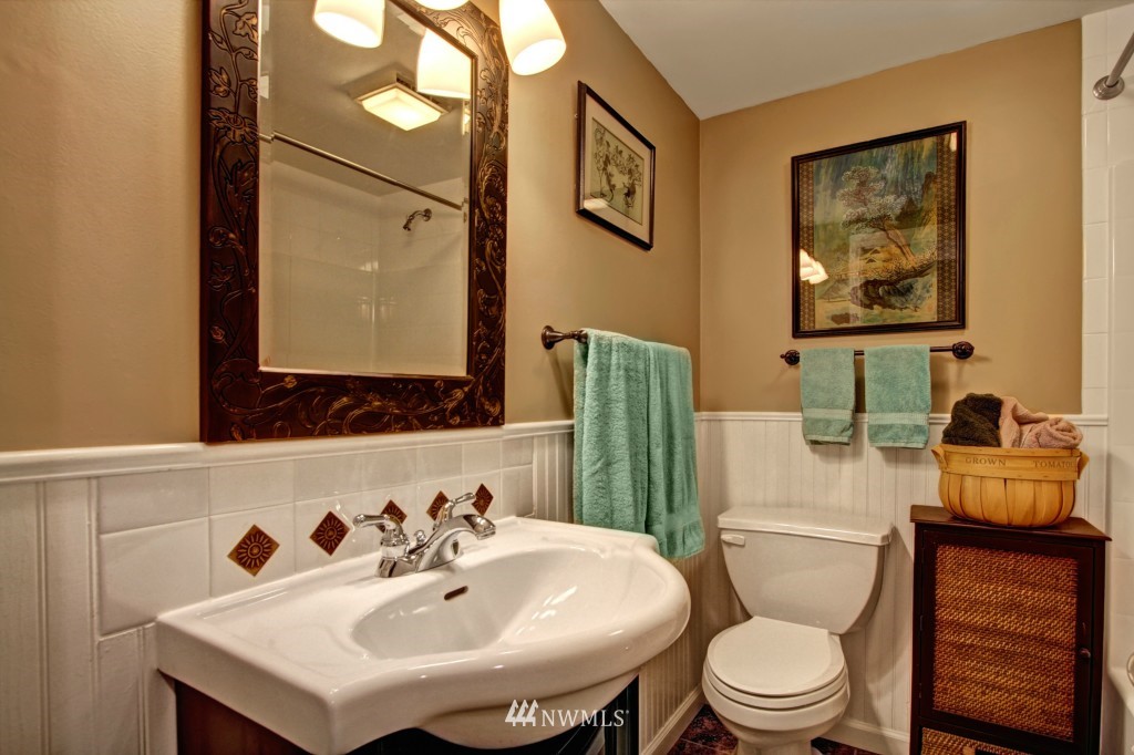 3956 Southwest Arroyo Drive Seattle, WA 98146 - Photo 20 of 25