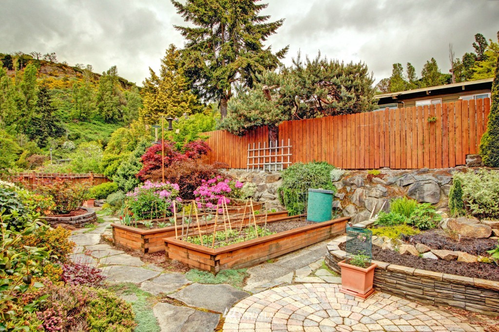 3956 Southwest Arroyo Drive Seattle, WA 98146 - Photo 23 of 25