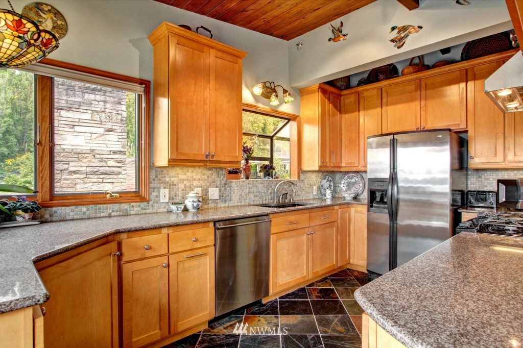 3956 Southwest Arroyo Drive Seattle, WA 98146 - Photo 10 of 25