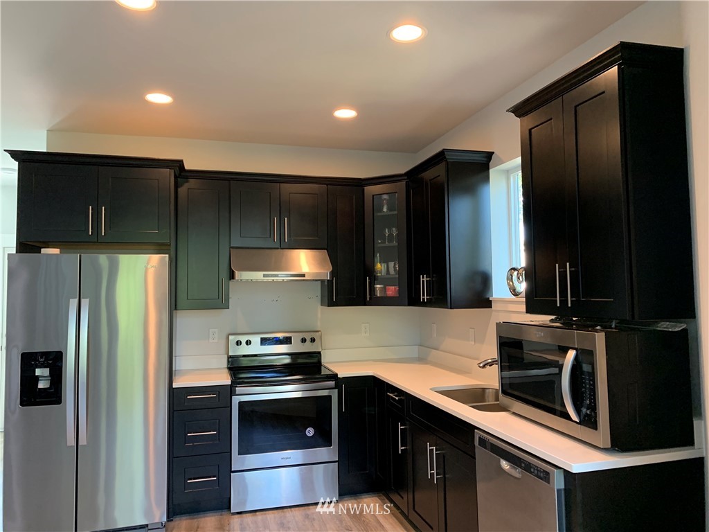 668 Lind Avenue Northwest Renton, WA 98057 - Photo 7 of 27 Gallery Image 7