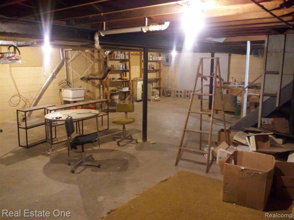 10333 Wayne Road Livonia, MI 48150 - Photo 20 of 24 Basement pic 2