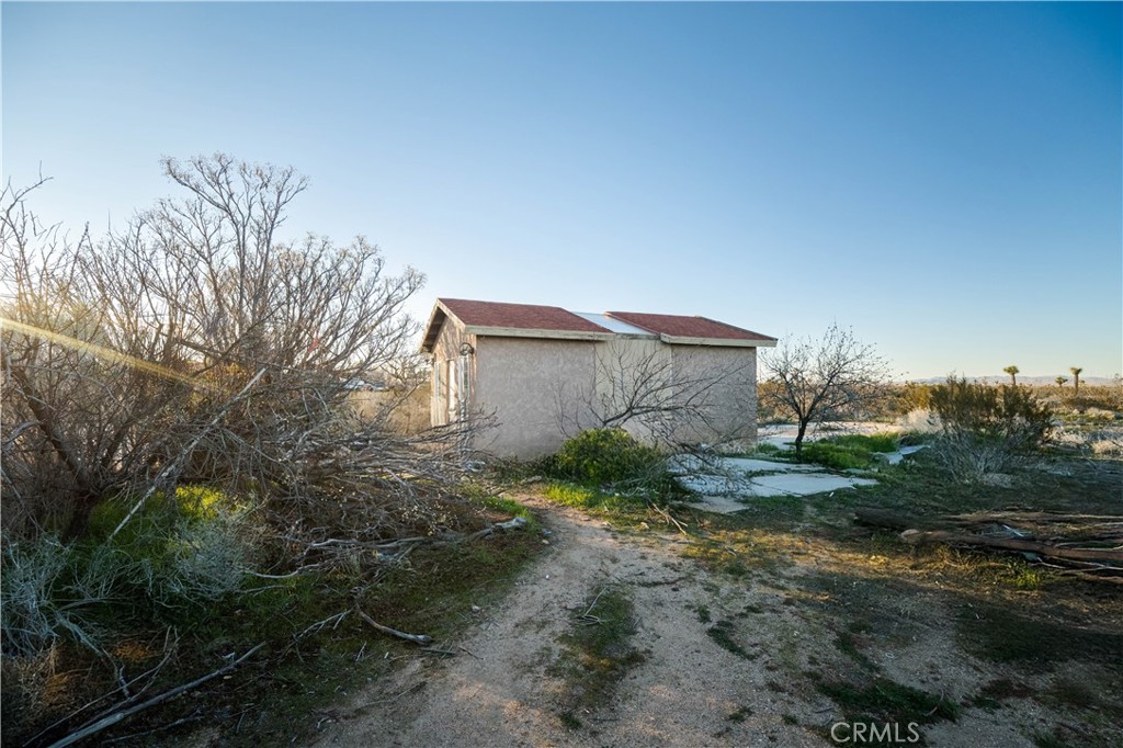 10374 Olivine Road Victorville, CA 92392 - Photo 9 of 13 Back sturcture side view