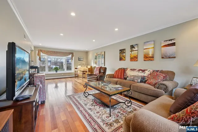 $950,000 | 7 Welsh Court, Wayne, NJ 07470