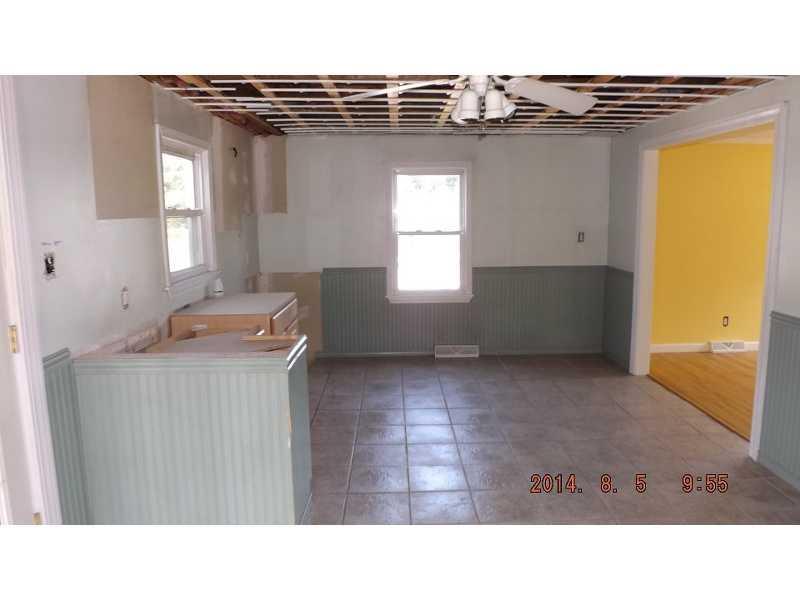 9 Myrtle Street Lewiston, ME 04240 - Photo 3 of 9 Kitchen.
