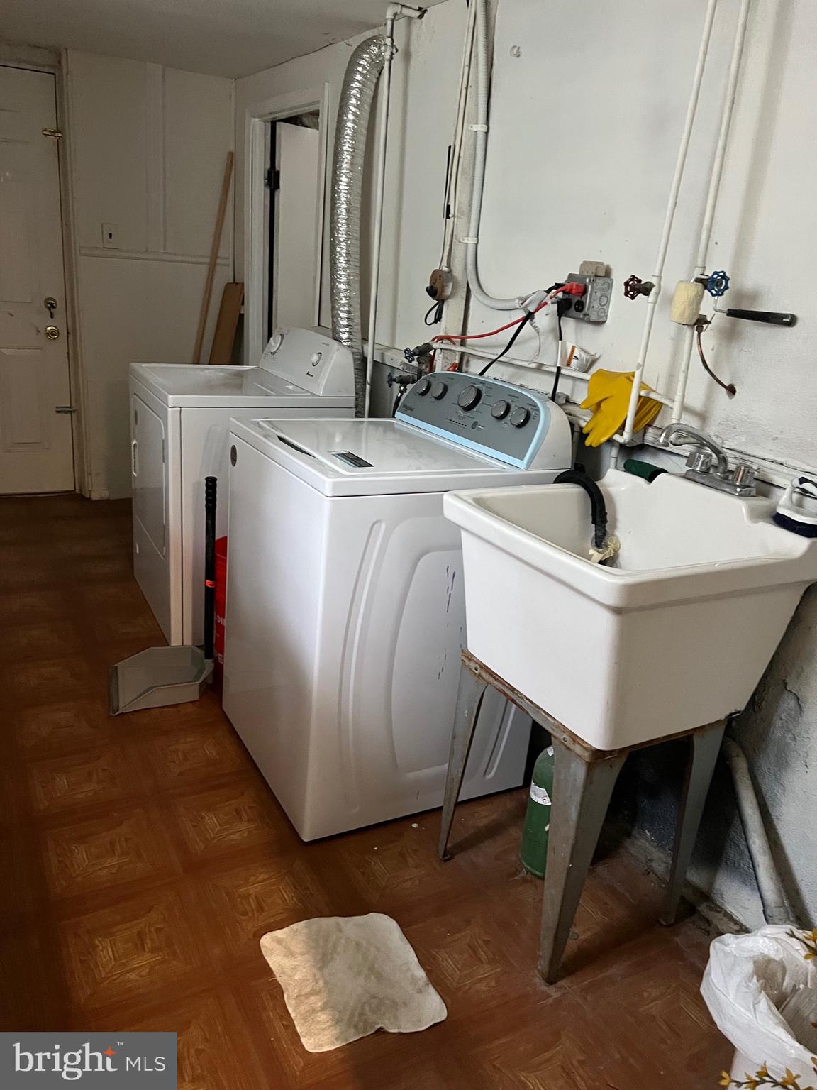 363 Sherbrook Boulevard Upper Darby, PA 19082 - Photo 22 of 22 a bathroom with a sink and a mirror
