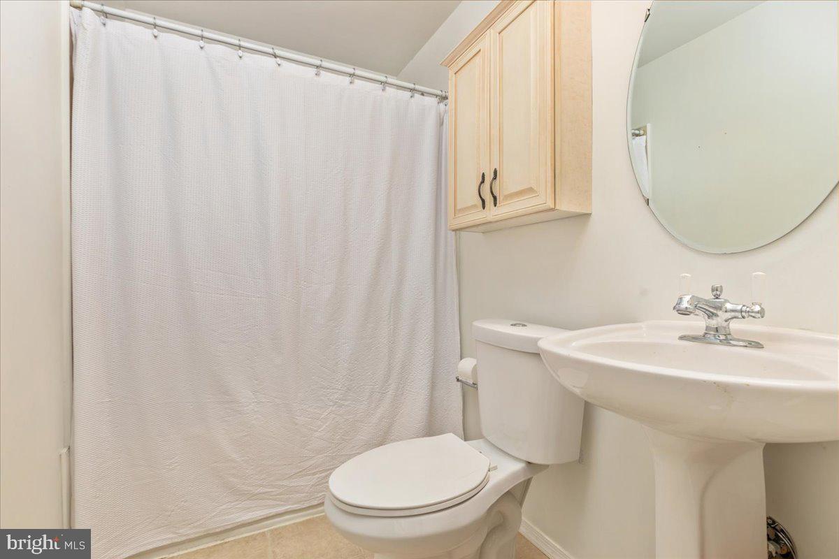 7235 Traphill Way Gainesville, VA 20155 - Photo 22 of 40 a bathroom with a sink a toilet and a mirror