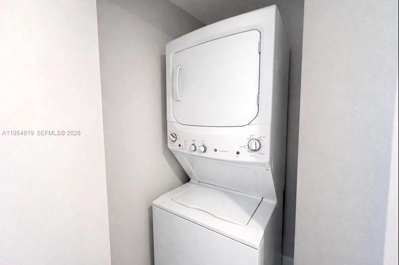 45 Southwest 9th Street, Unit 1208 Miami, FL 33130 - Photo 18 of 27 a utility room with dryer and washer