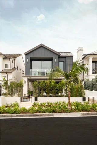 $2,895,000 | 709 1/2 Larkspur Avenue, Unit 1, Corona del Mar, CA 92625