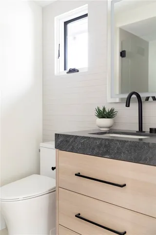 $2,895,000 | 709 1/2 Larkspur Avenue, Unit 1, Corona del Mar, CA 92625