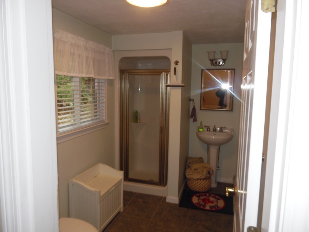 73 Raymond Road Marlborough, MA 01752 - Photo 11 of 23 Gallery Image 11