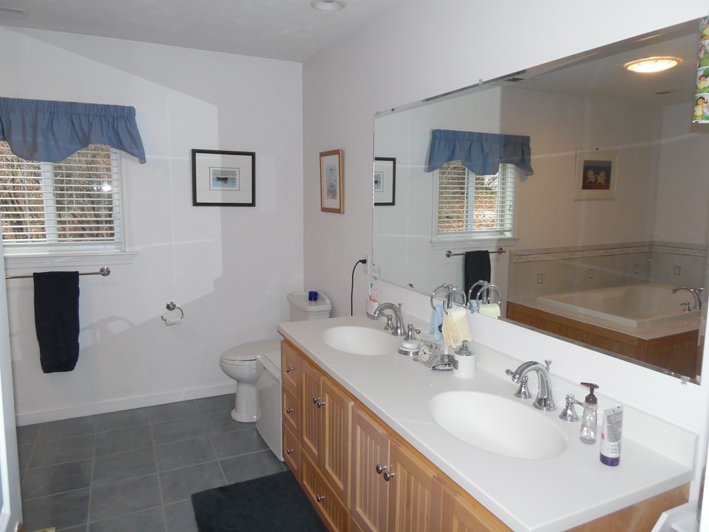 73 Raymond Road Marlborough, MA 01752 - Photo 15 of 23 Gallery Image 15
