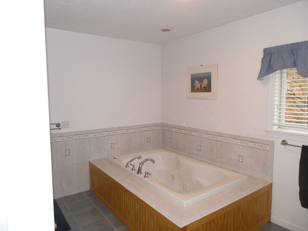 73 Raymond Road Marlborough, MA 01752 - Photo 16 of 23 Gallery Image 16