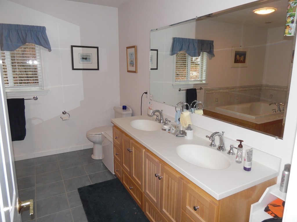 73 Raymond Road Marlborough, MA 01752 - Photo 18 of 23 Gallery Image 18