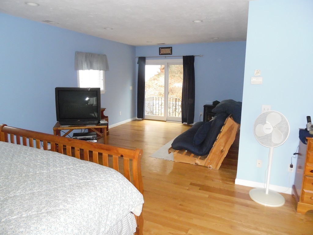 73 Raymond Road Marlborough, MA 01752 - Photo 19 of 23 Gallery Image 19