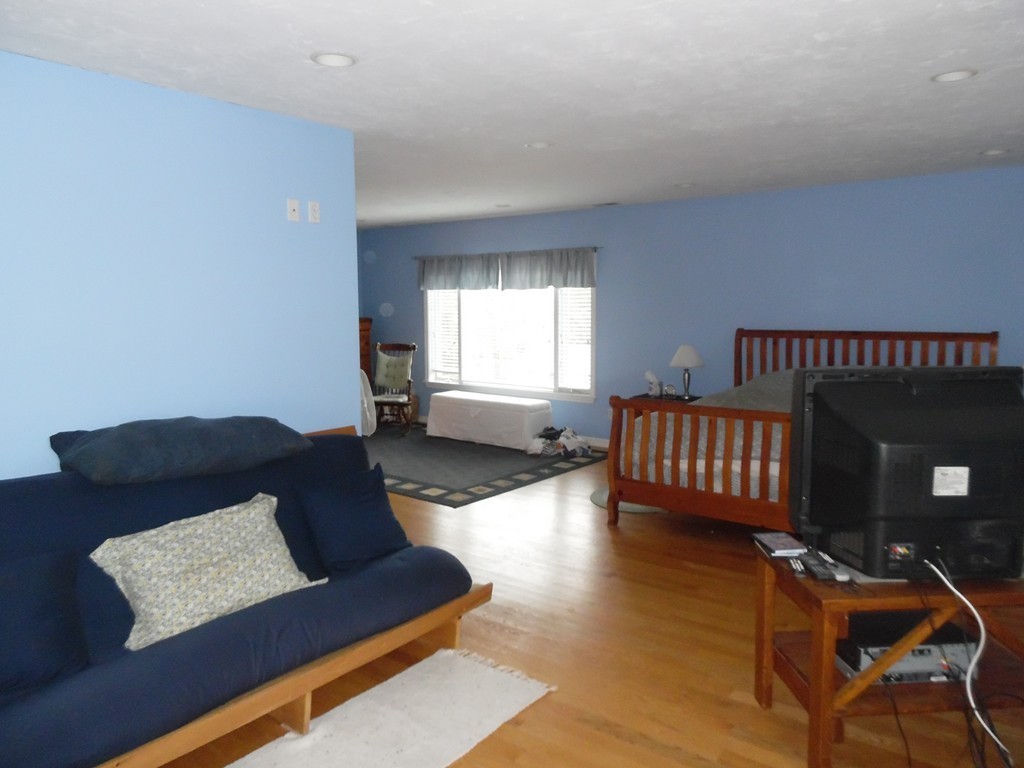 73 Raymond Road Marlborough, MA 01752 - Photo 20 of 23 Gallery Image 20