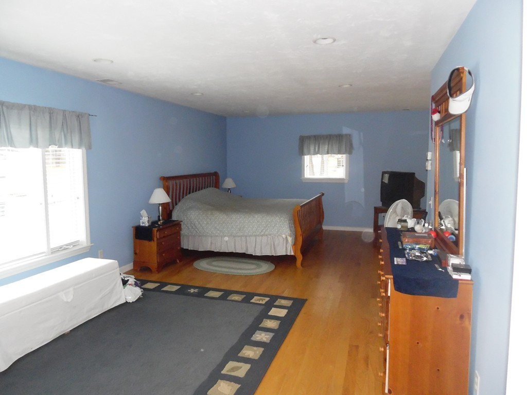 73 Raymond Road Marlborough, MA 01752 - Photo 21 of 23 Gallery Image 21