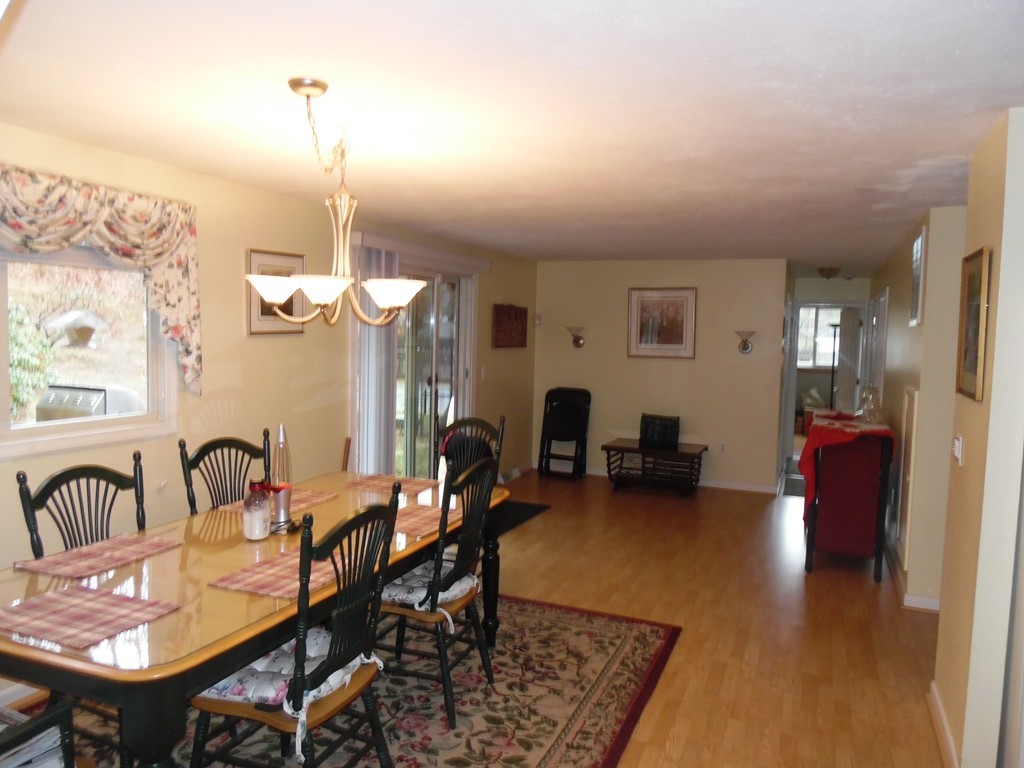 73 Raymond Road Marlborough, MA 01752 - Photo 4 of 23 Gallery Image 4