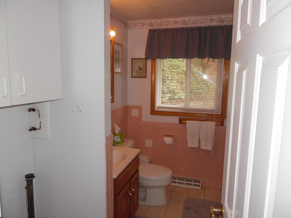 73 Raymond Road Marlborough, MA 01752 - Photo 9 of 23 Gallery Image 9