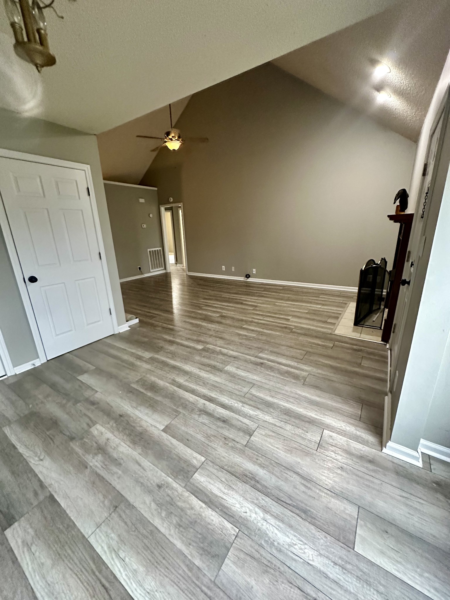 1919 Needmore Road Clarksville, TN 37042 - Photo 9 of 36 Gallery Image 9